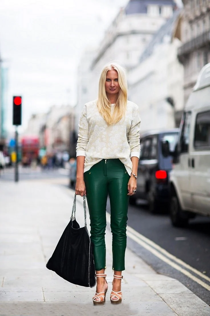 Зеленые кожаные штаны