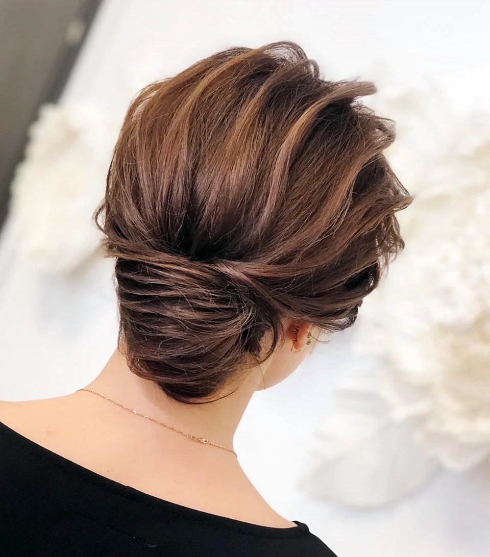 Вечерняя прическа низкий пучок