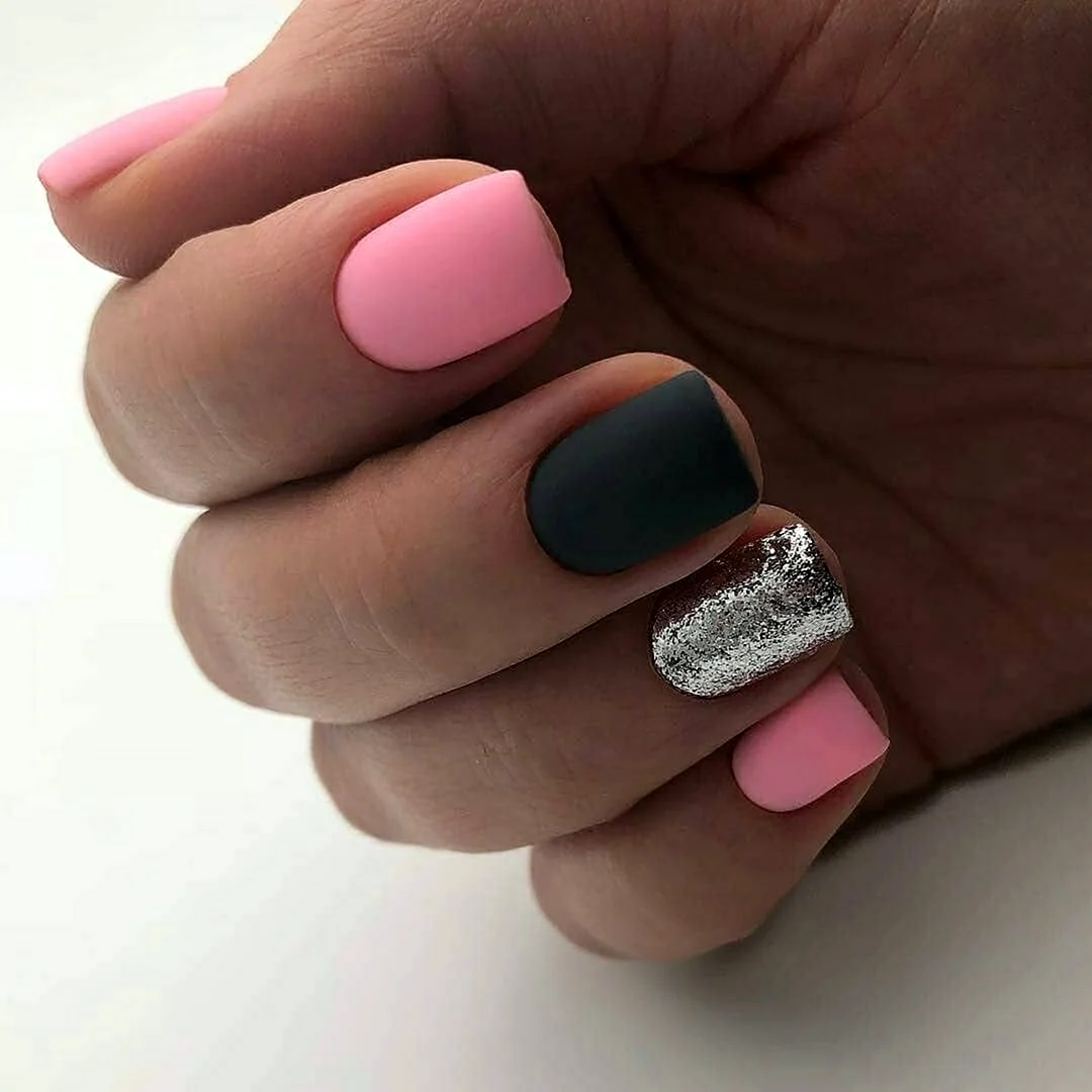 Розовые ноготочки матовые