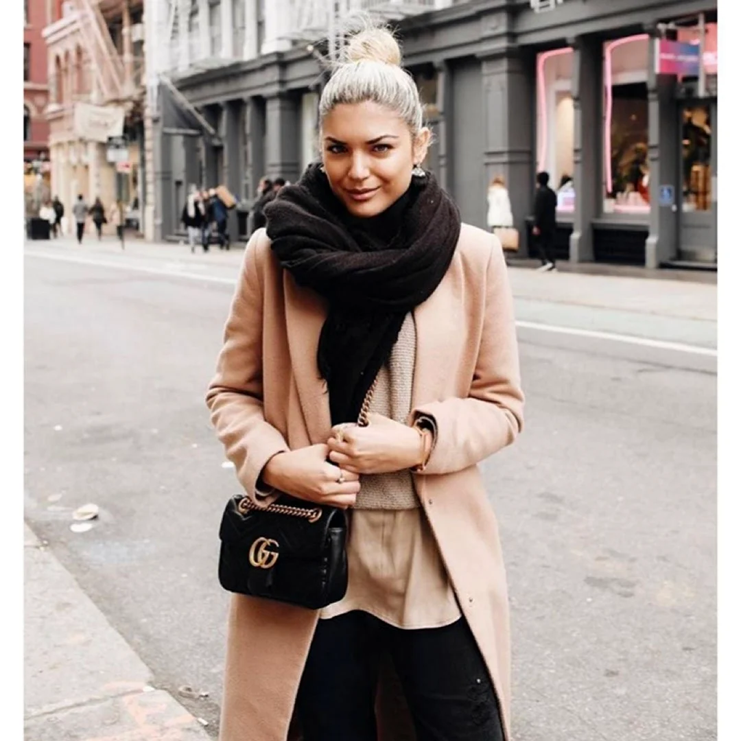 Шарф к пальто цвета кэмел