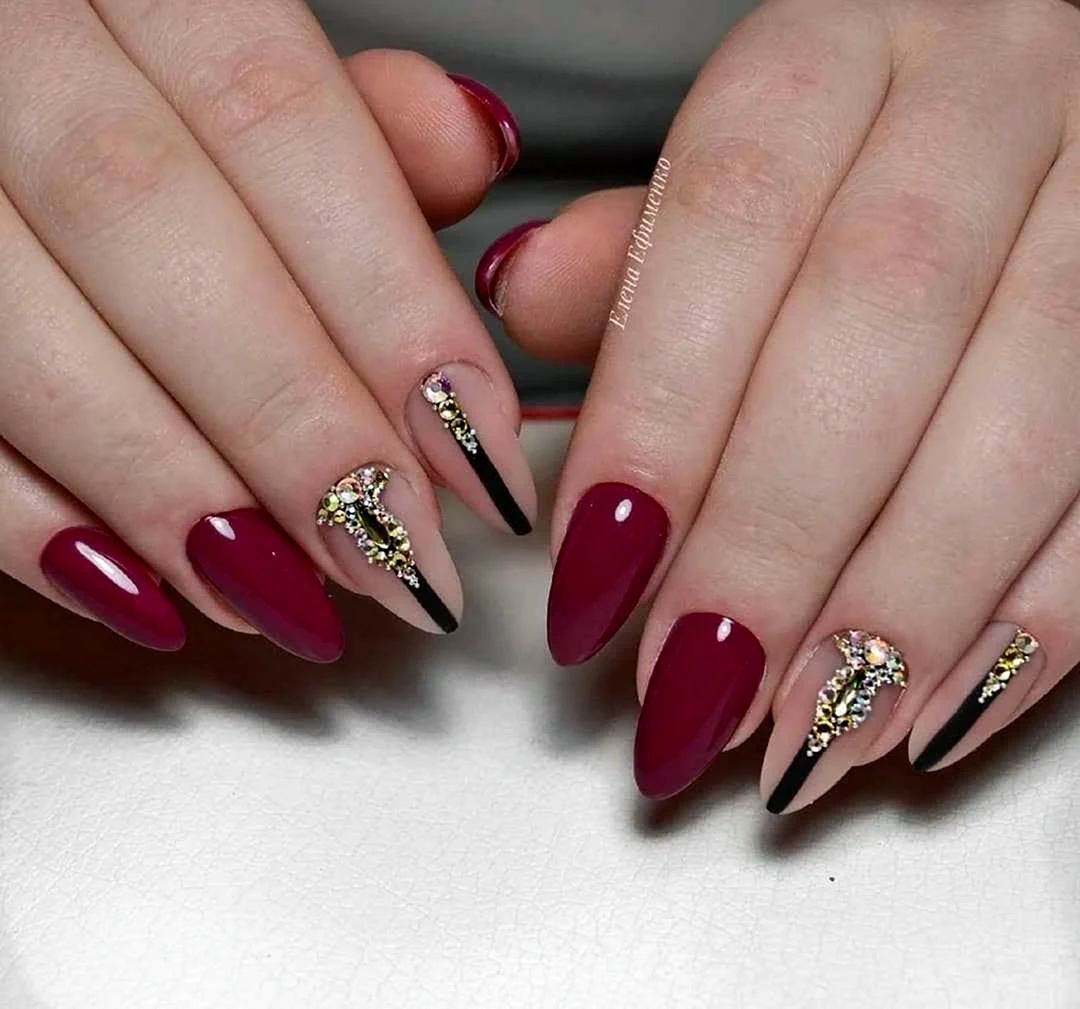 Френч 2022 бордовый миндаль