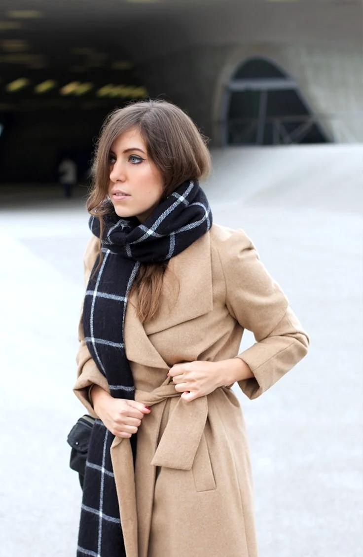 Пальто с шарфом