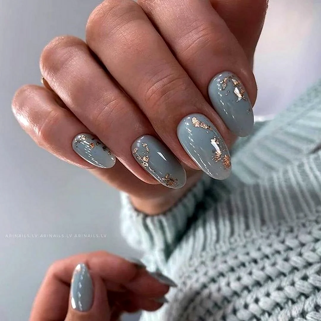 Маникюр с фольгой 2022