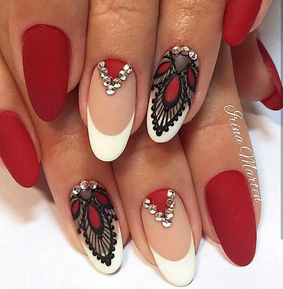 Шикарный красный маникюр со стразами