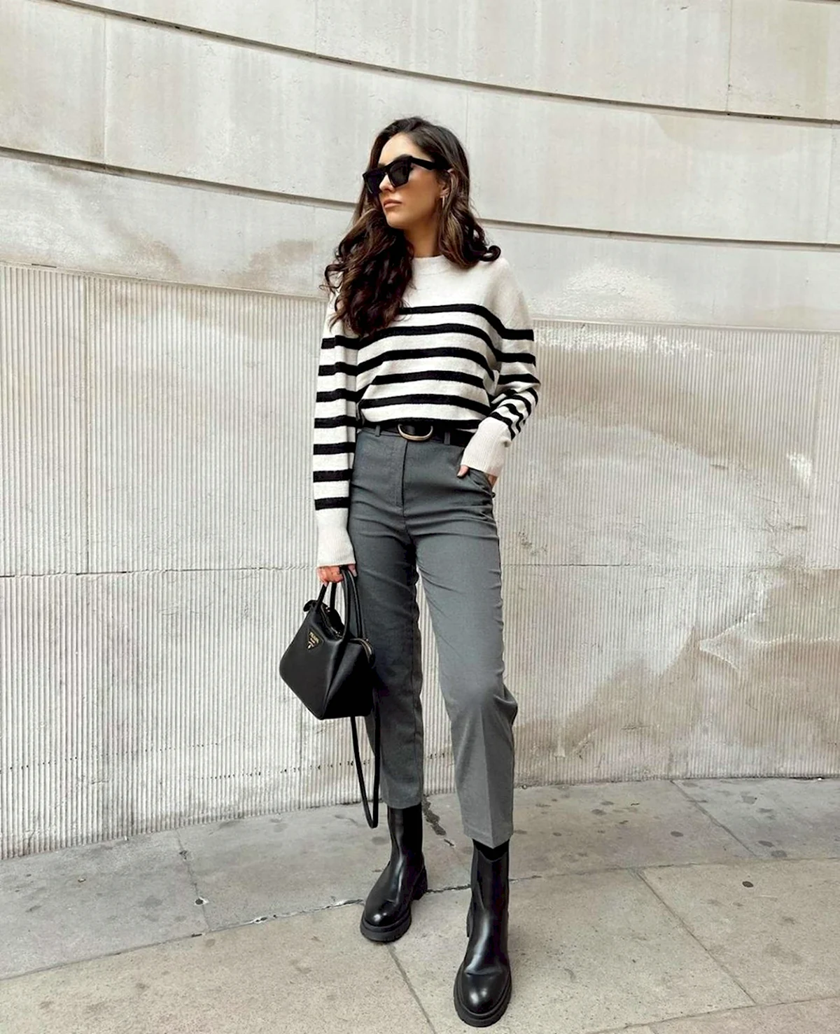 Образ с серыми классическими брюками