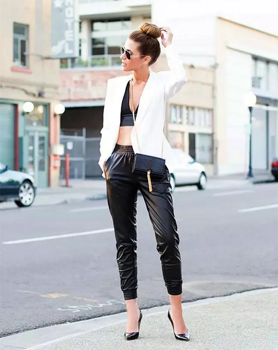 Кожаные брюки спортивного стиля