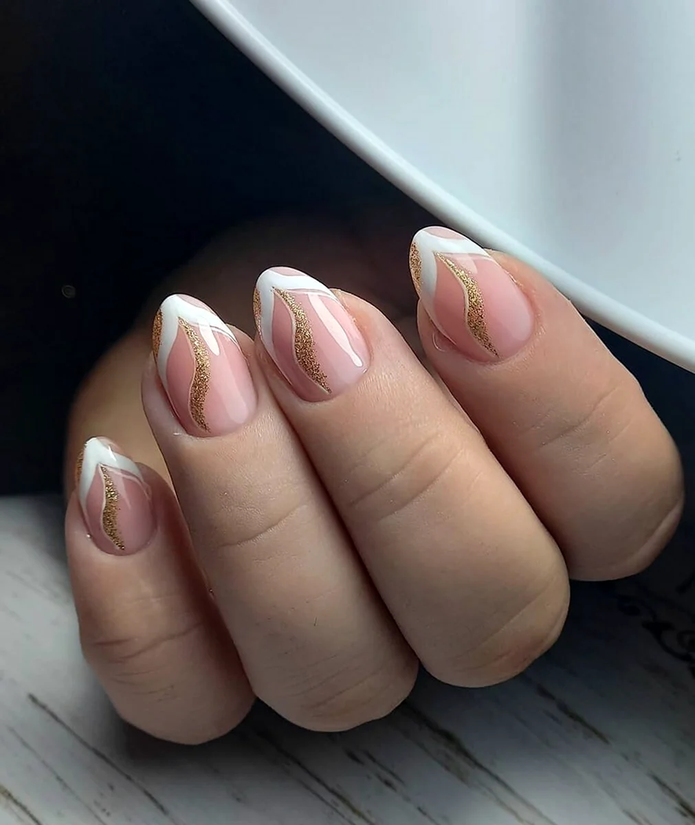 Модный маникюр френч для офиса