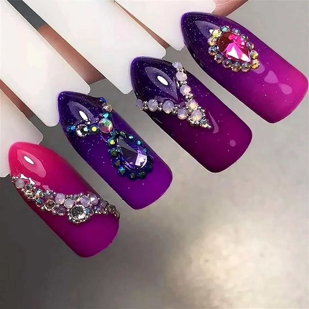 Инкрустация Сваровски на ногтях