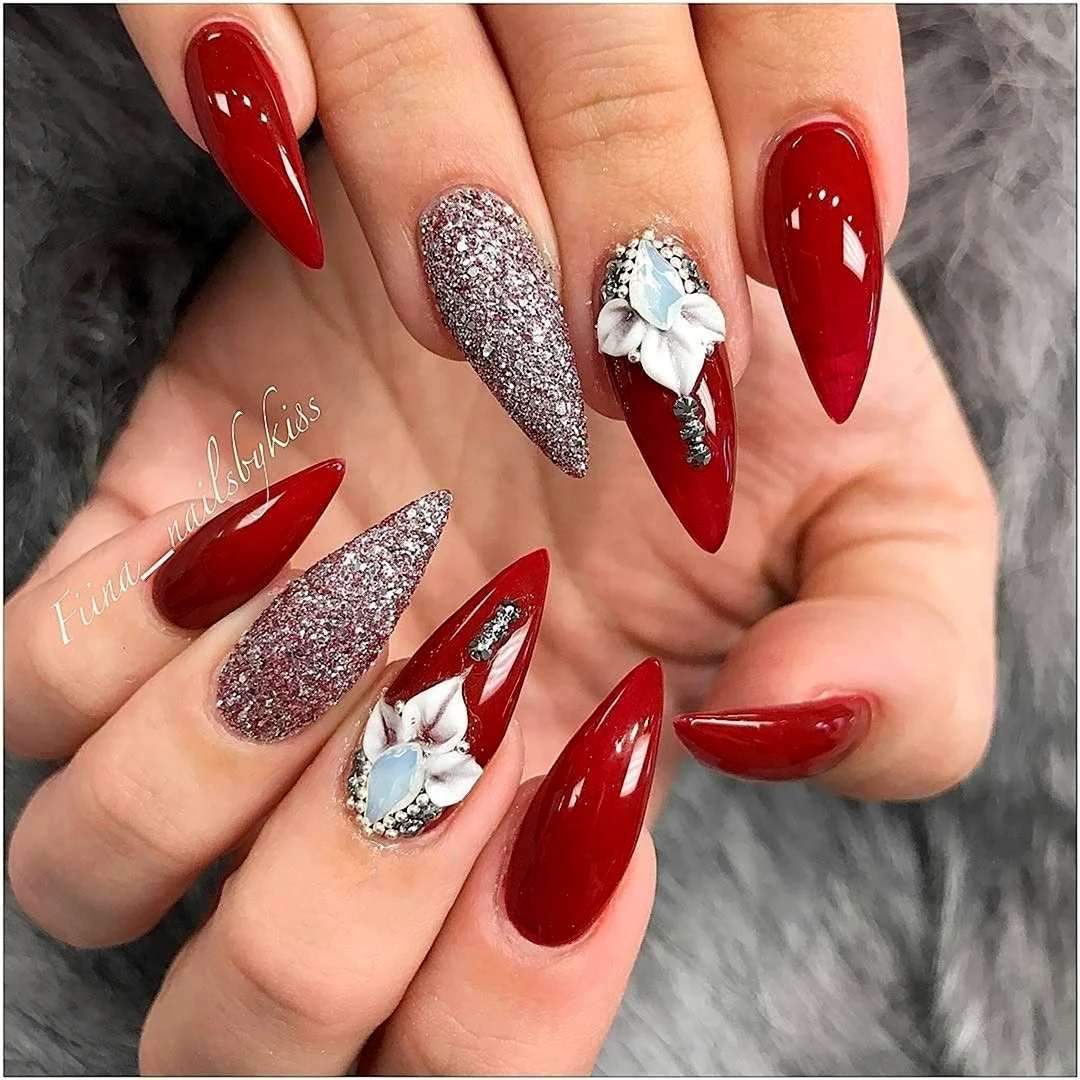Маникюр красный миндаль 2022 острые