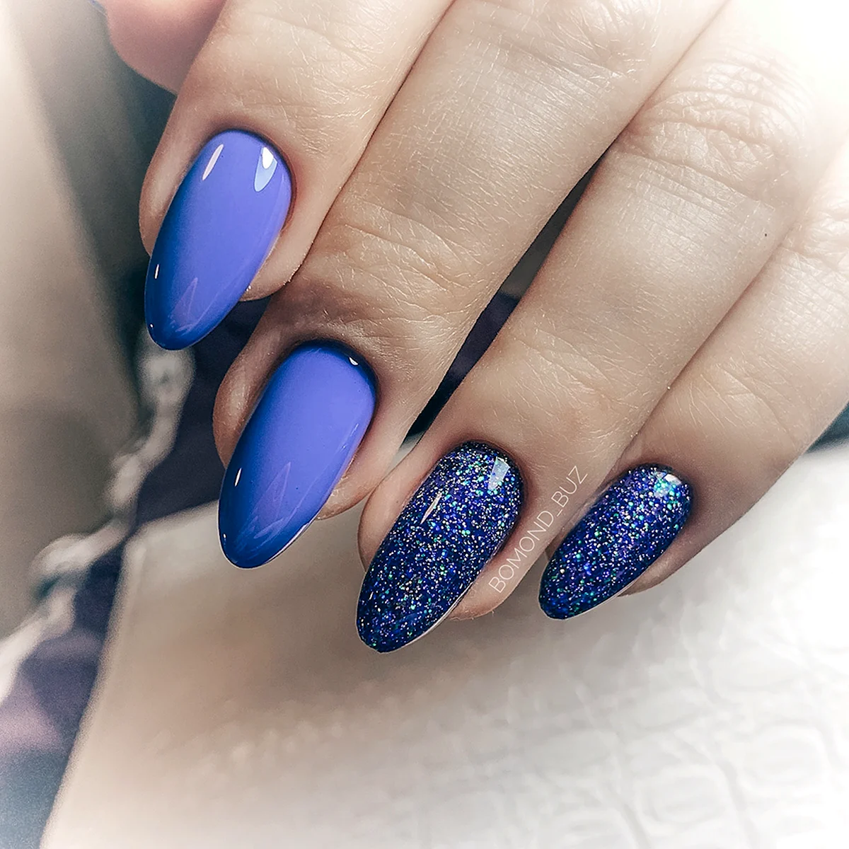 Синий маникюр 2022 миндаль
