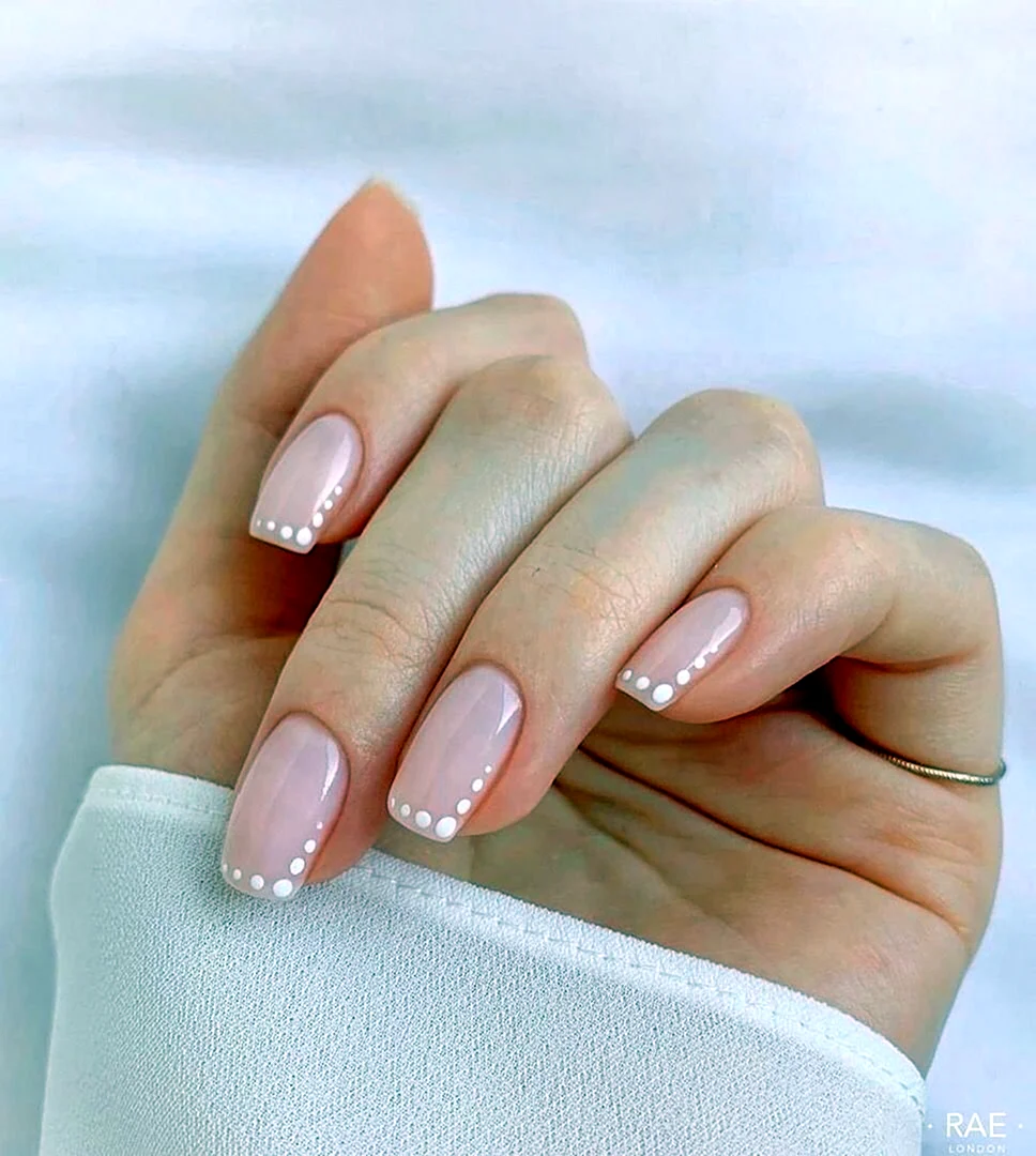 Нюдовый френч маникюр