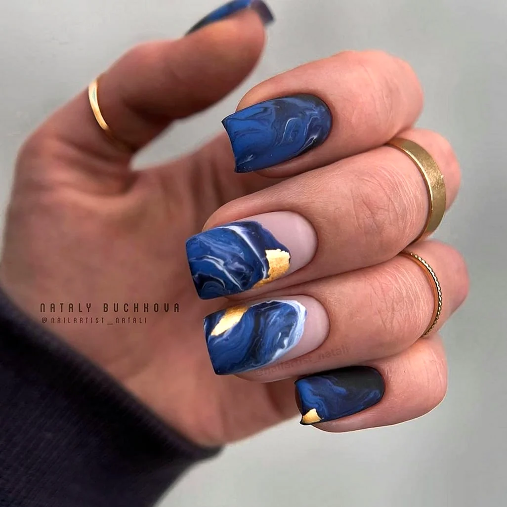 Маникюр зима 2023 модные цвета