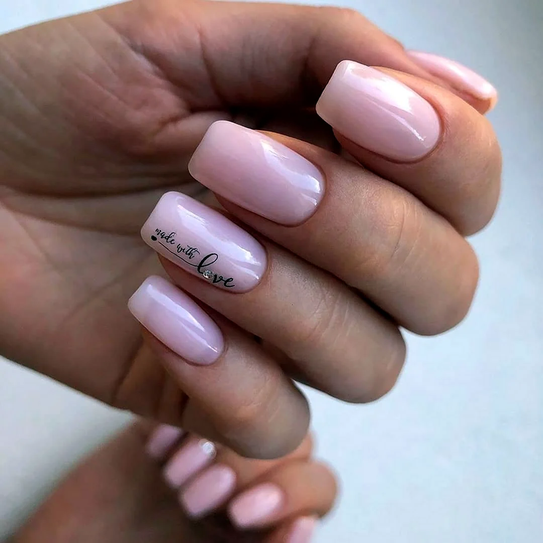 Нюдовый маникюр