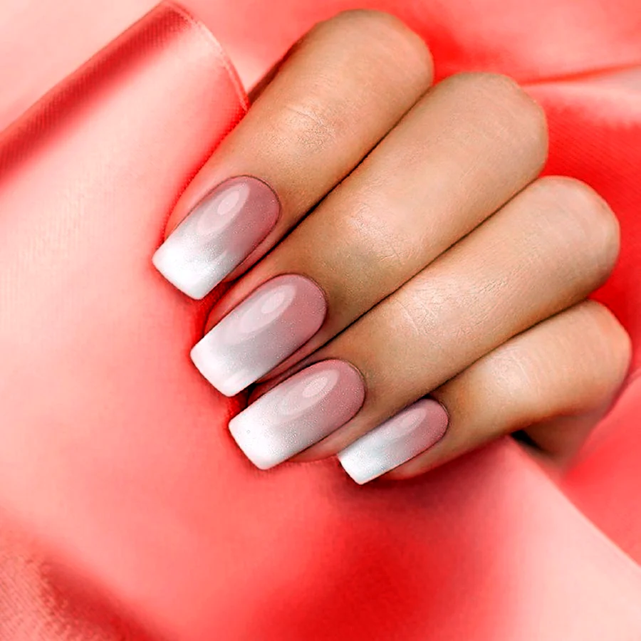 Розовый градиентный маникюр