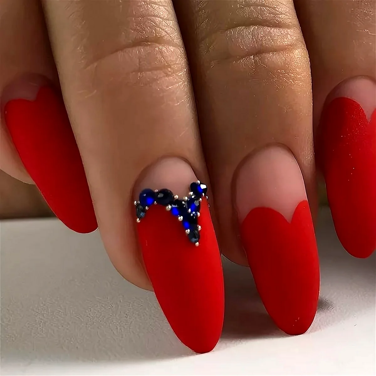 Красно синий маникюр