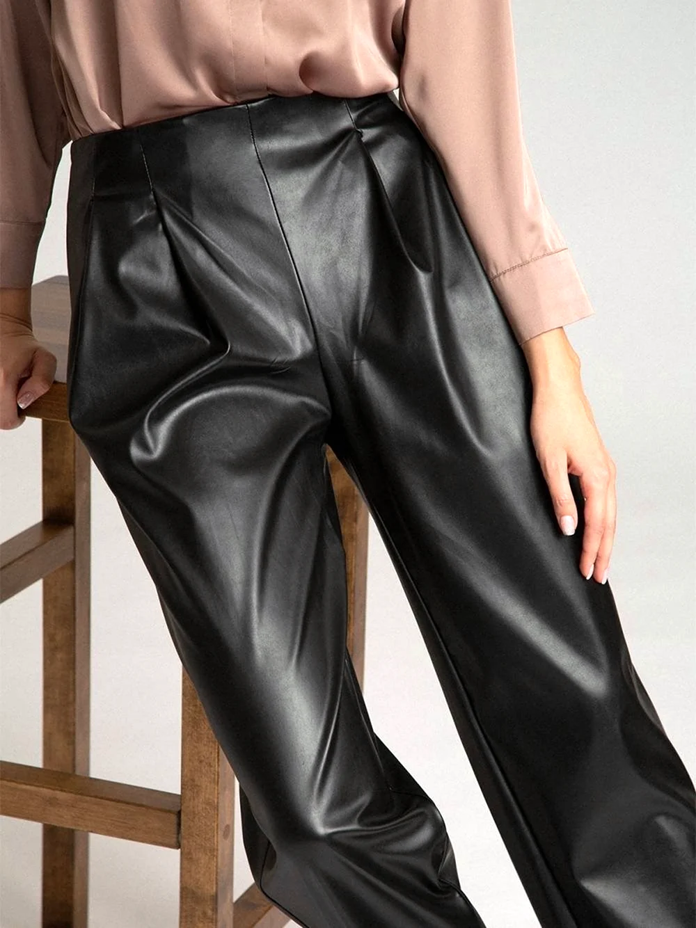 Брюки из экокожи