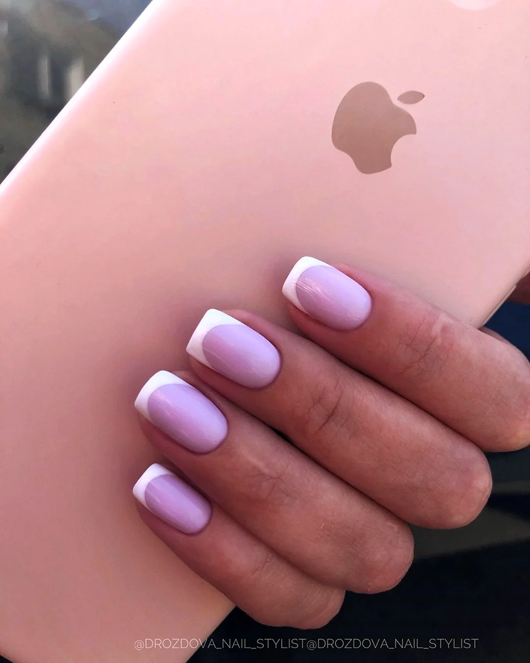 Ногти бледно розовые