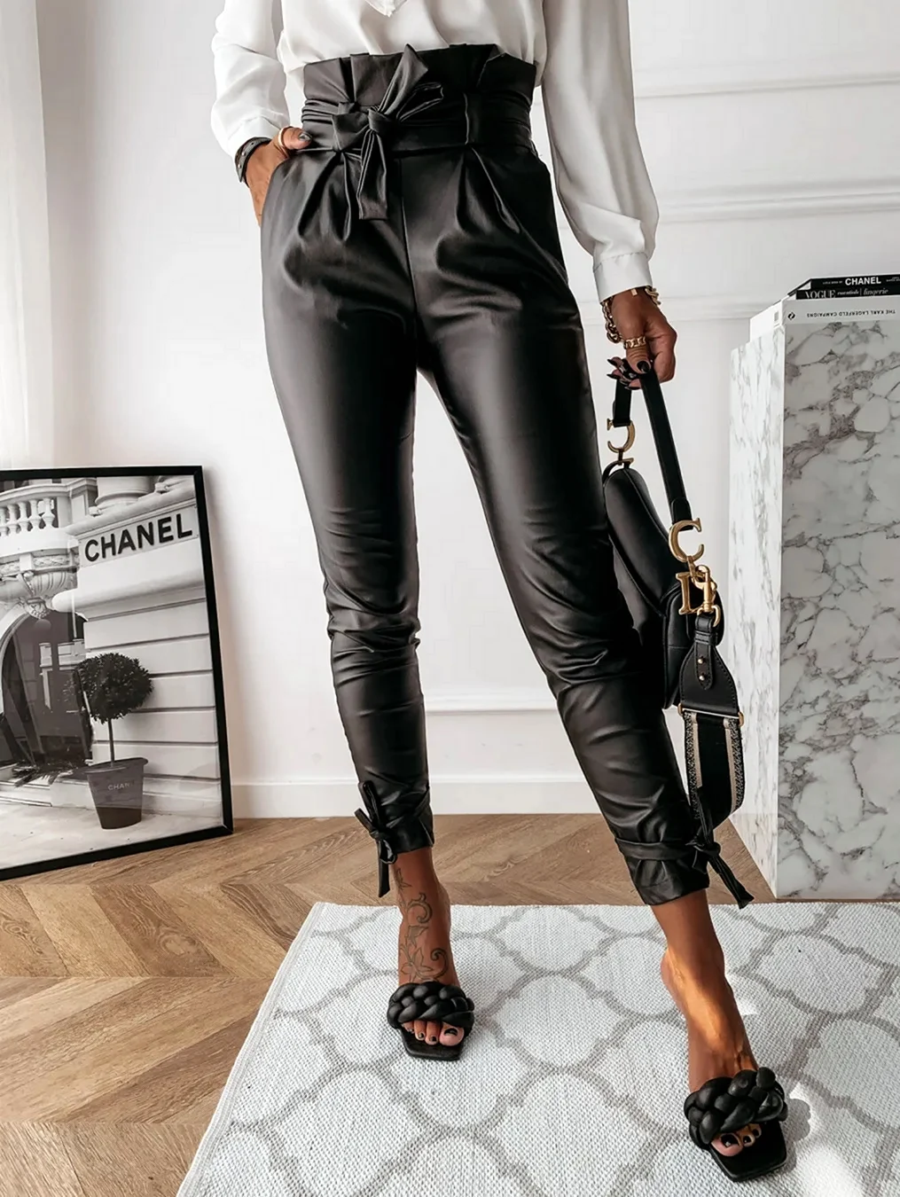 Широкие брюки из экокожи