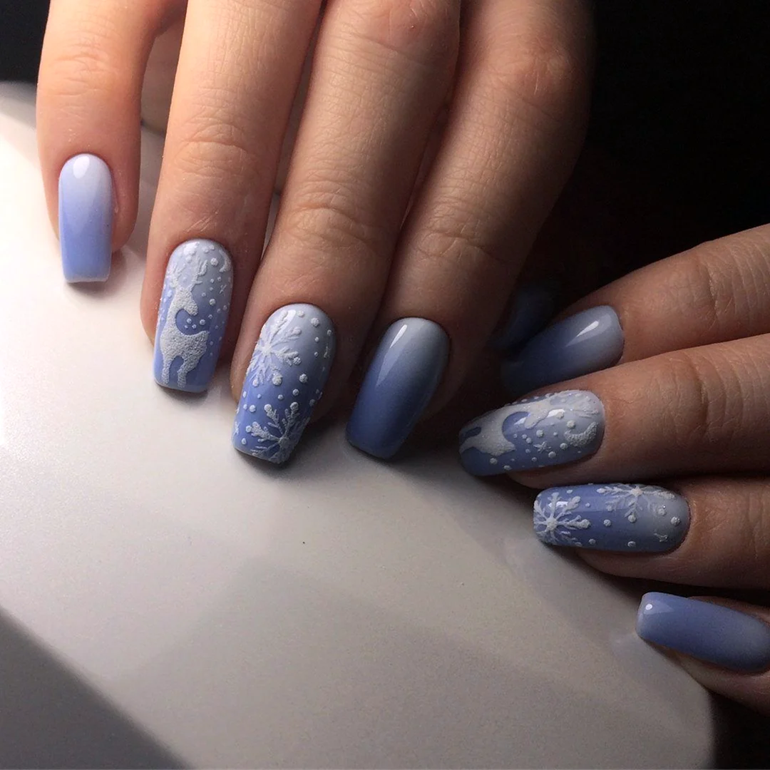 Маникюр в холодных тонах