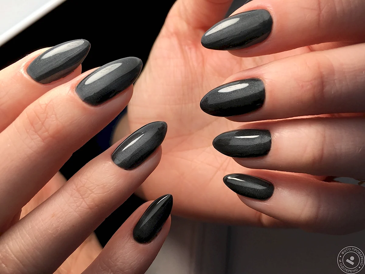 Маникюр серый с черным