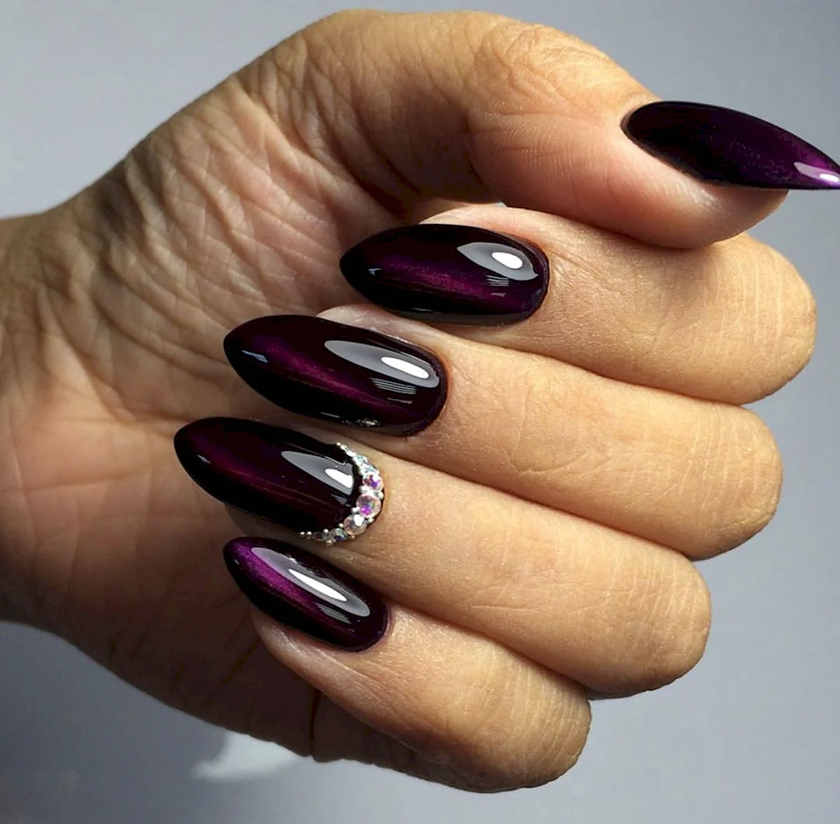 Маникюр бордо втирка