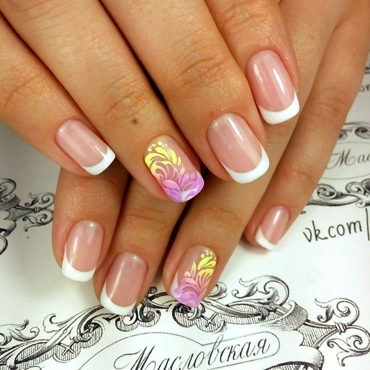 Летний французский маникюр