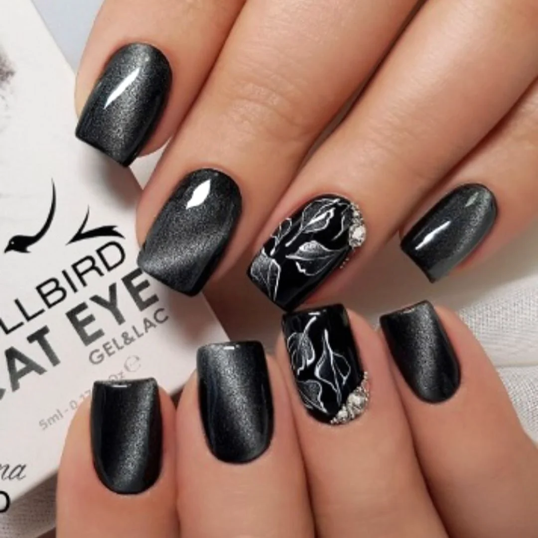 Маникюр кошачий глаз черный с серебром
