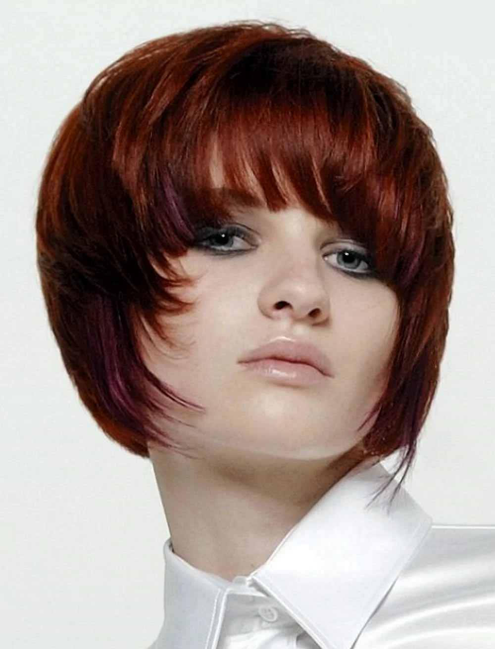 Стрижка Боб Гаврош на средние волосы