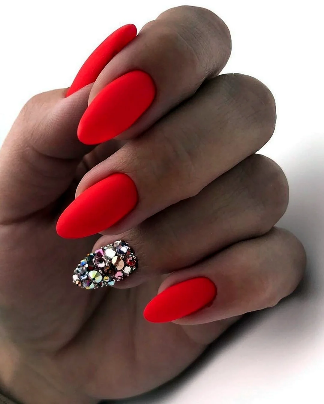 Ногти 2021 миндаль красный матовый маникюр