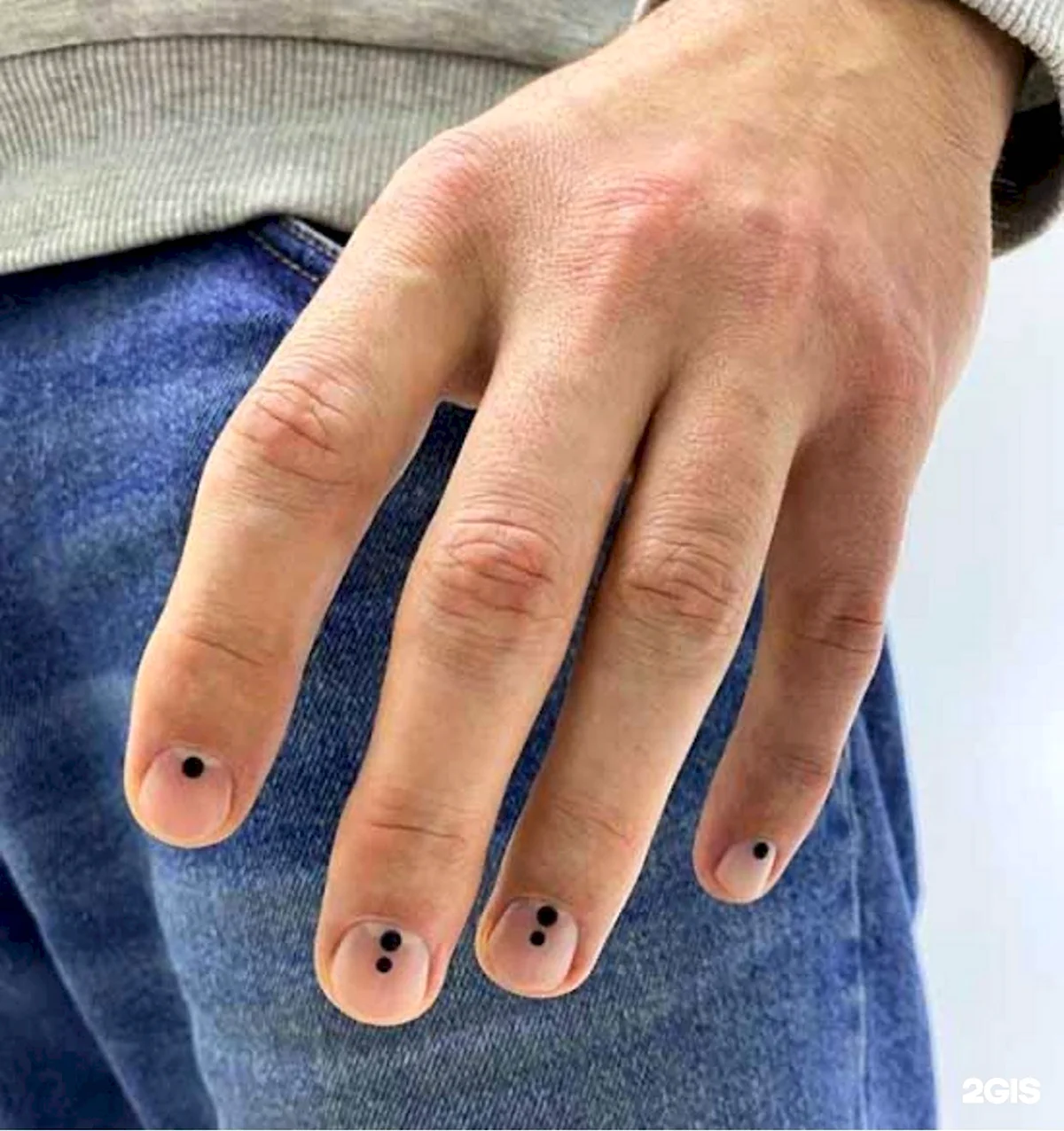 Мужской маникюр с точками