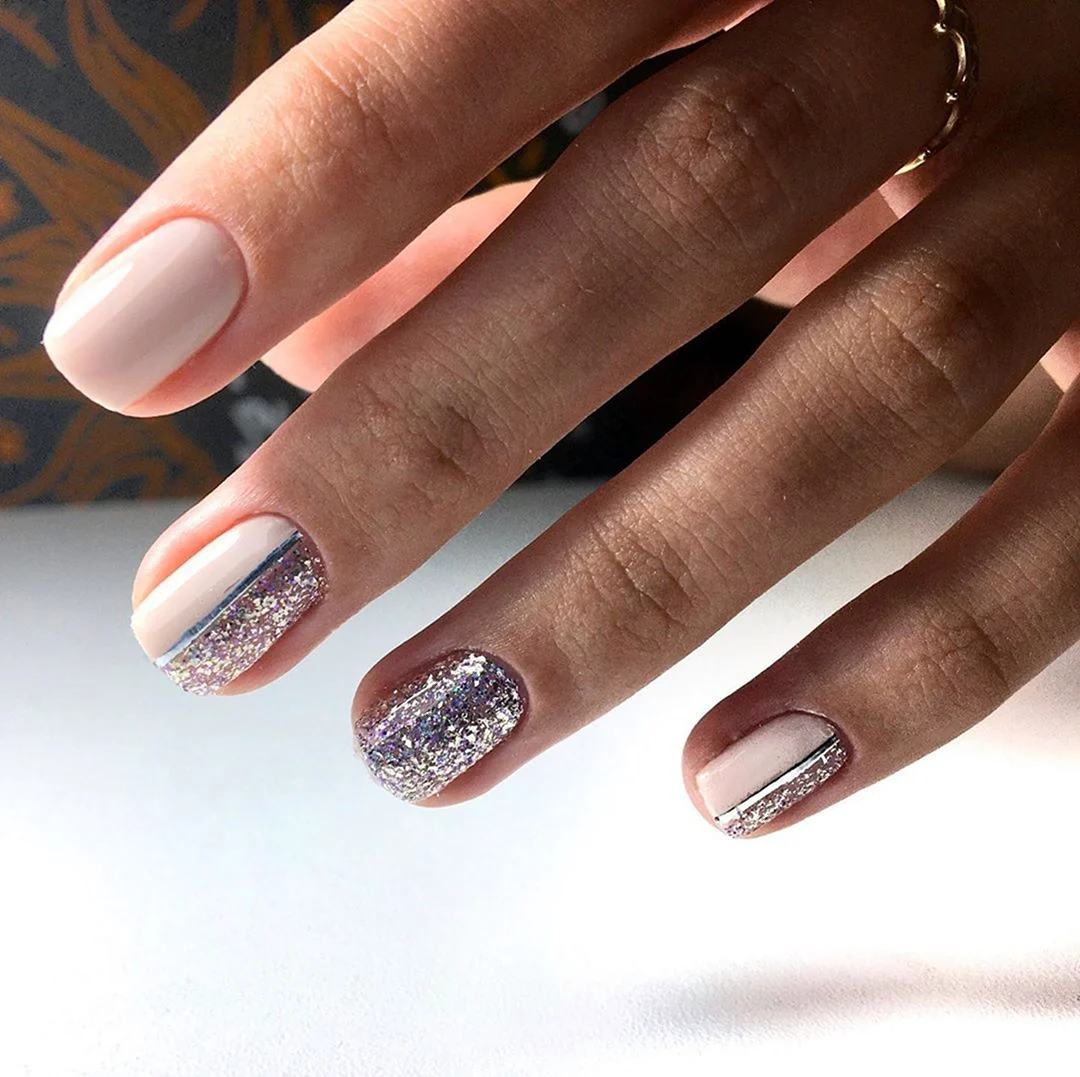 Маникюр с блёстками 2021 молодёжный