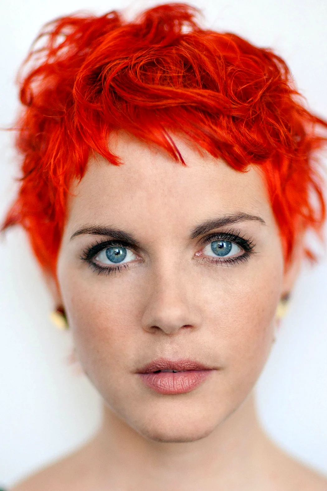 Короткие рыжие волосы