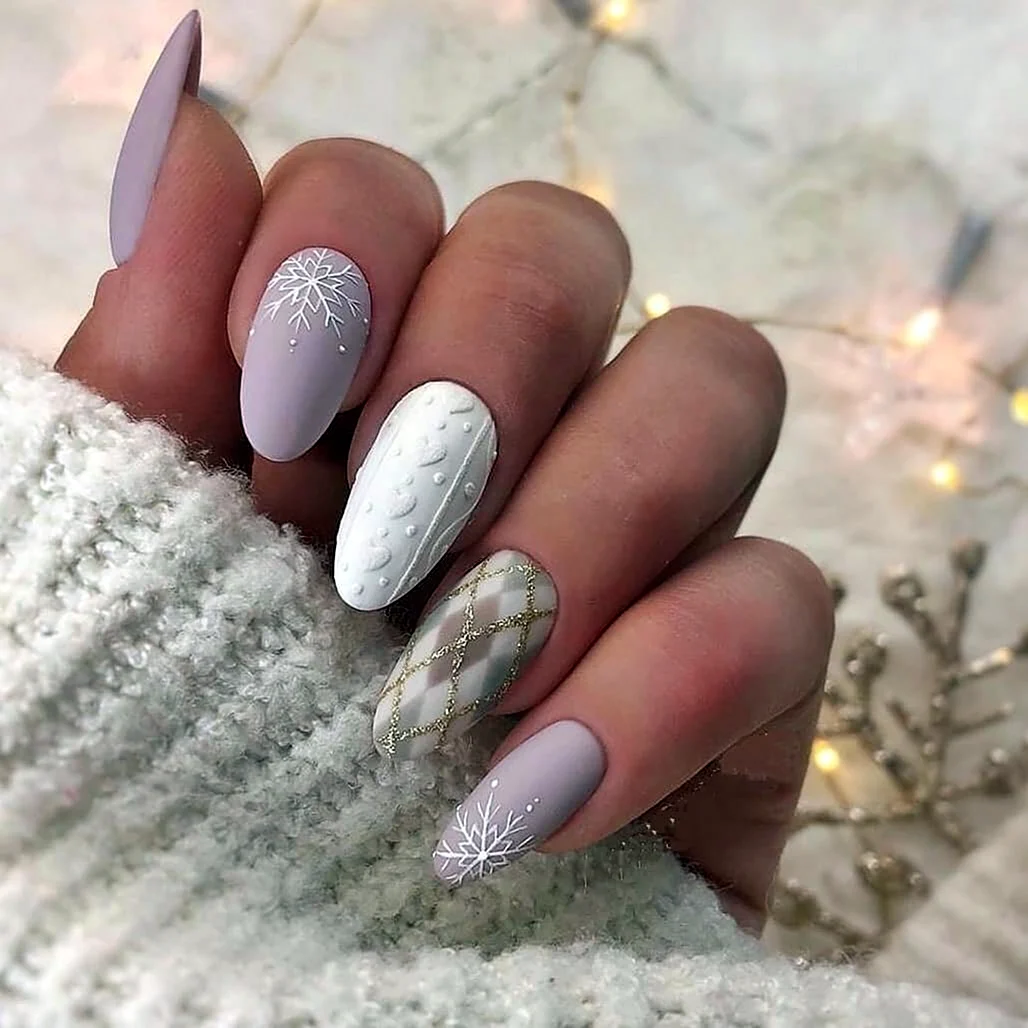 Зимний маникюр 2021