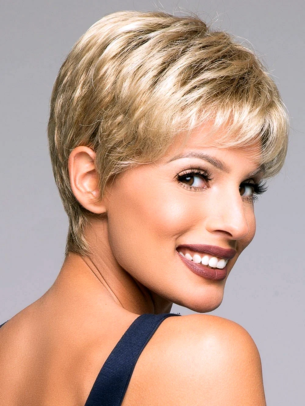 Модельная стрижка женская короткие волосы