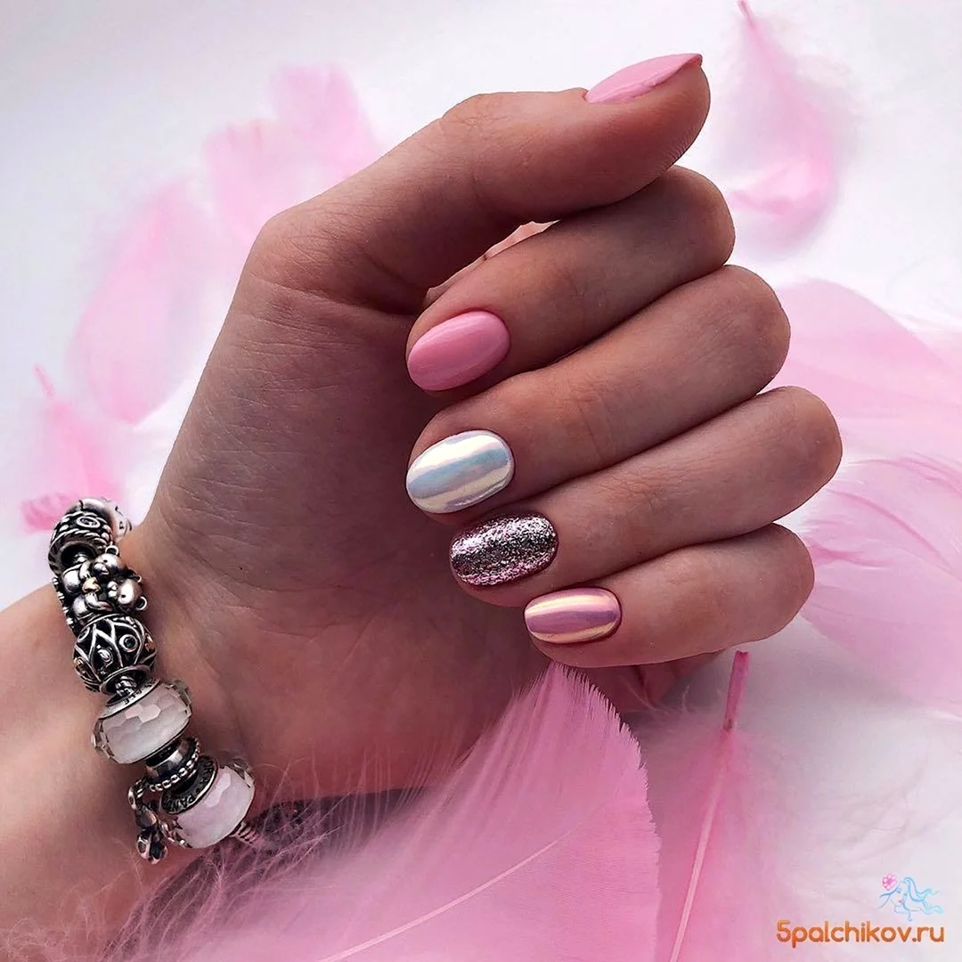 Розово серебристый маникюр
