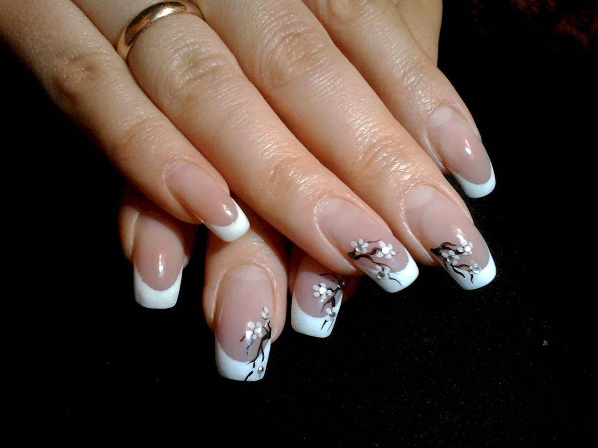 Французский маникюр с прозрачной основой