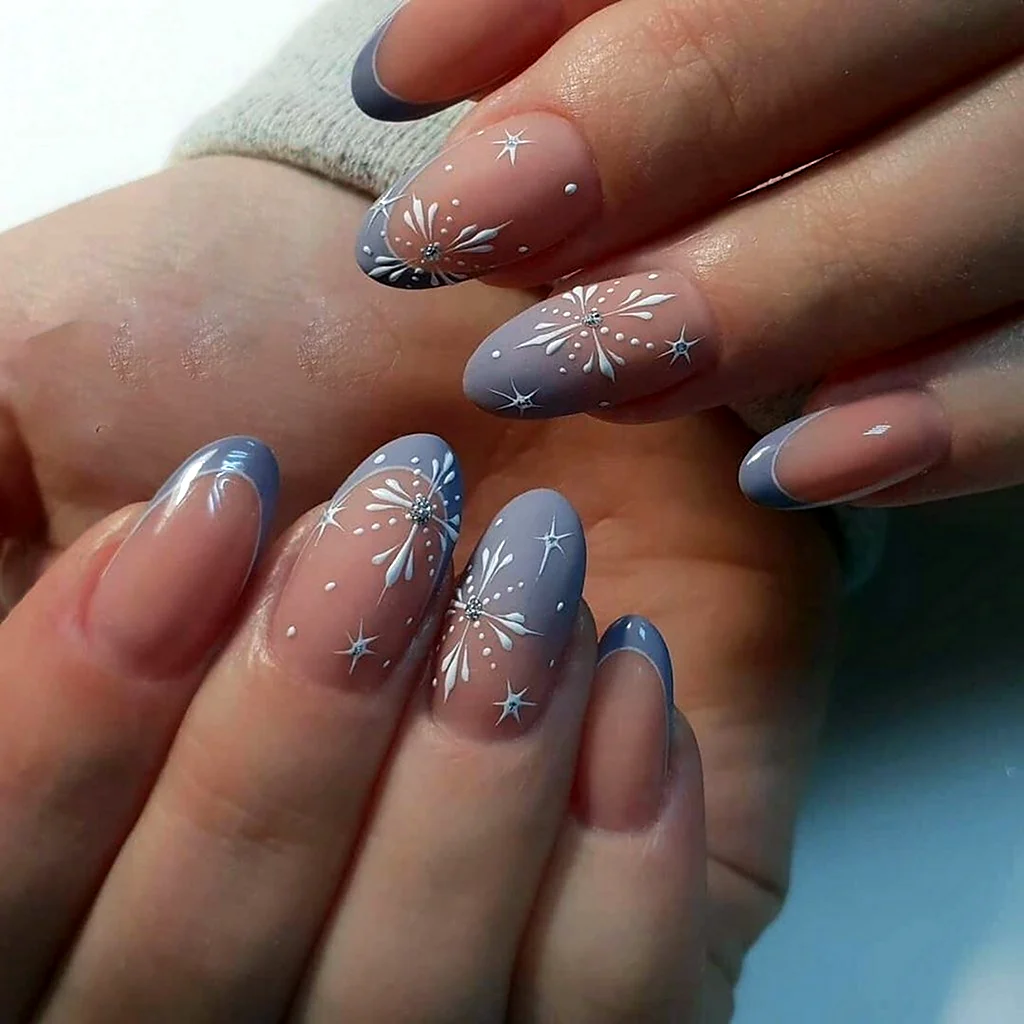 Новогодний маникюр френч