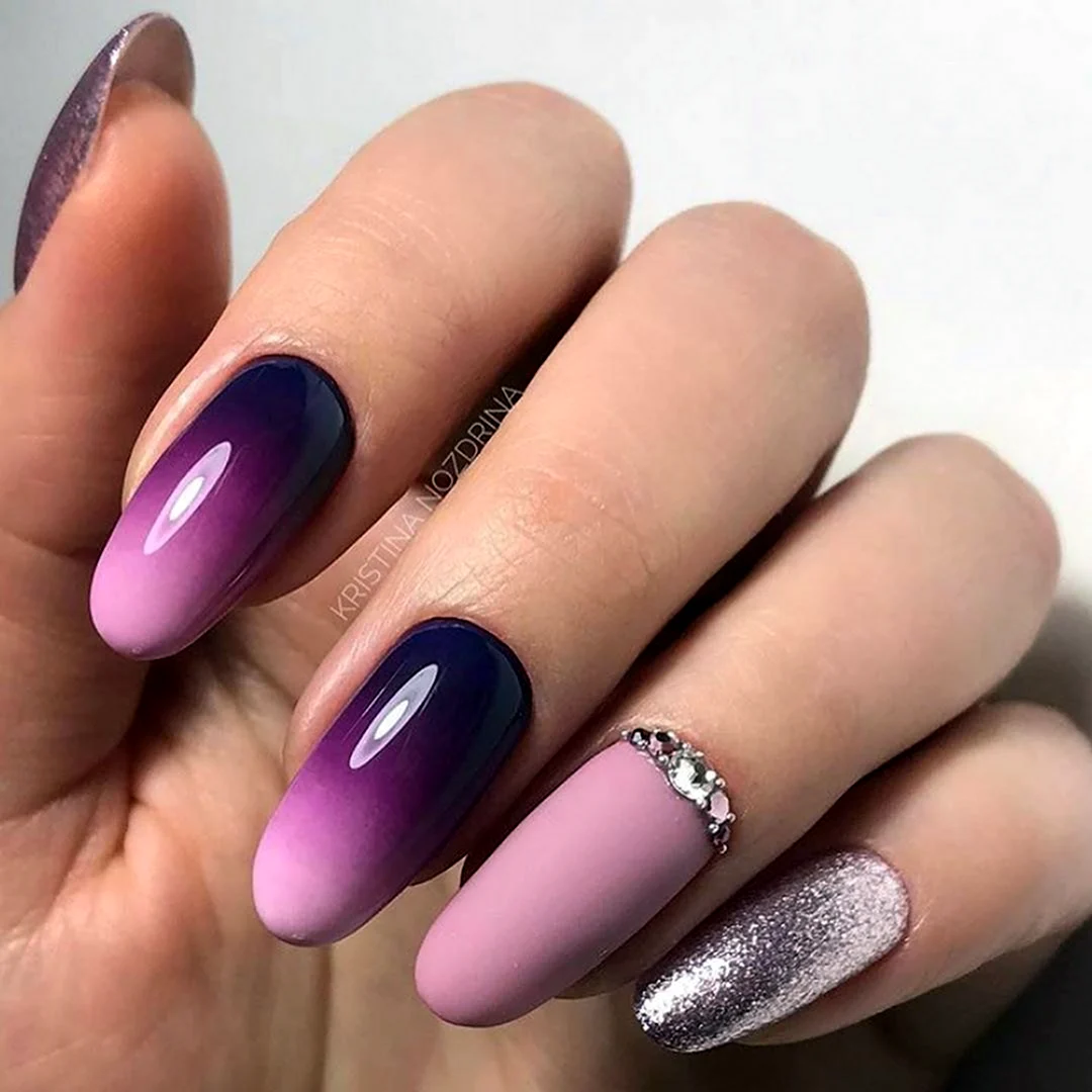 Фиолетовый маникюр