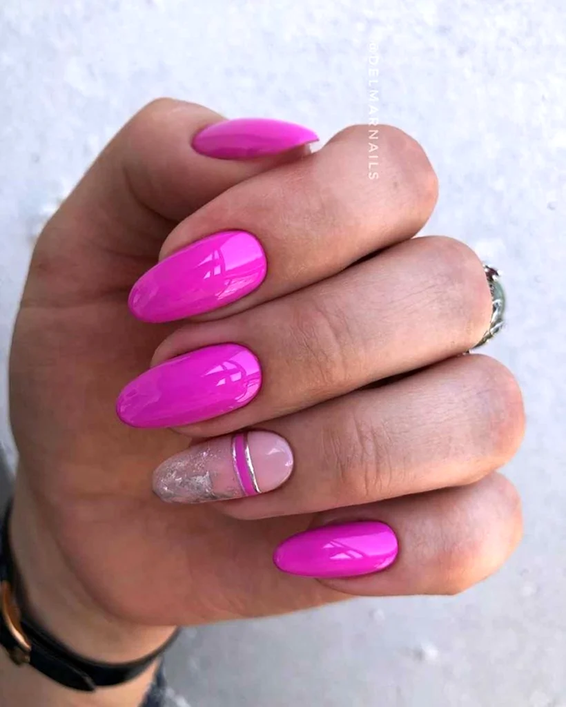 Маникюр фуксия 2022
