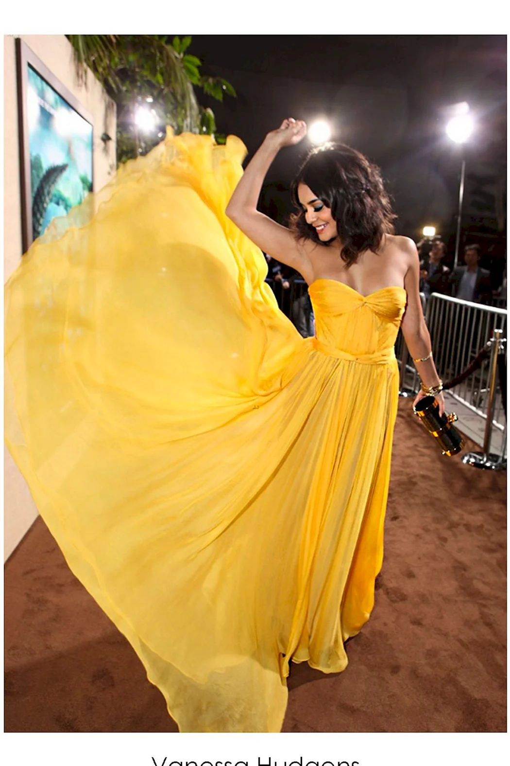 Ванесса Хадженс желтое платье
