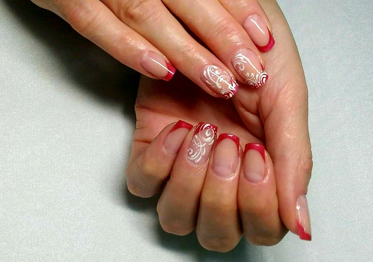 Прозрачный френч на ногтях