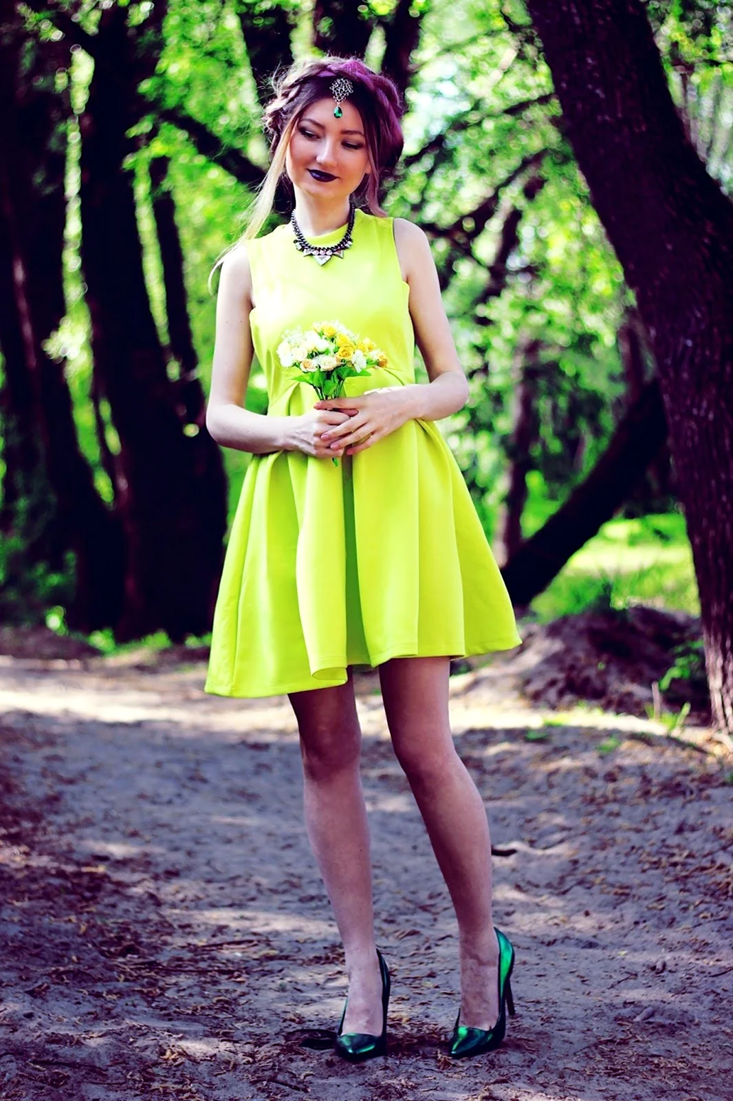 Салатовое платье образ