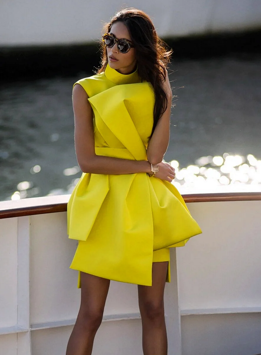 Желтое платье