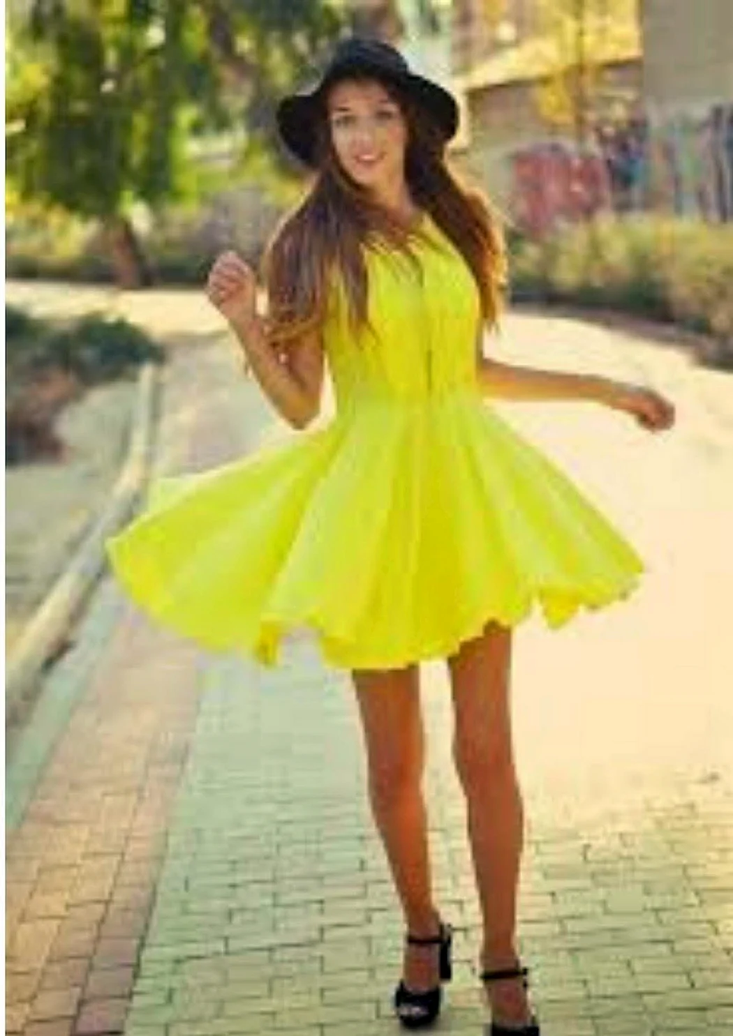 Жёлтое летнее платье для девушек