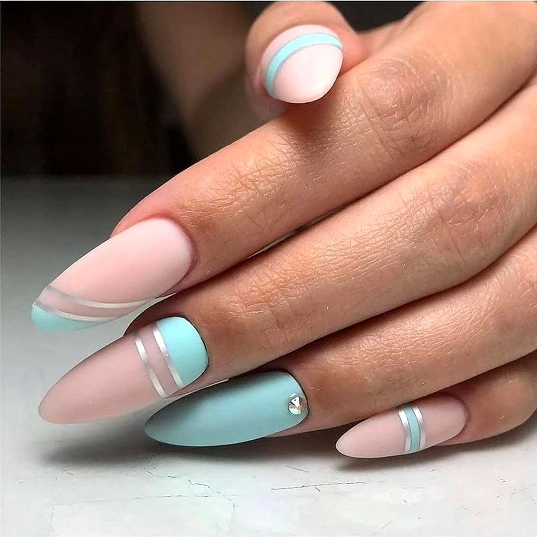 Нарощенные ногти круглые