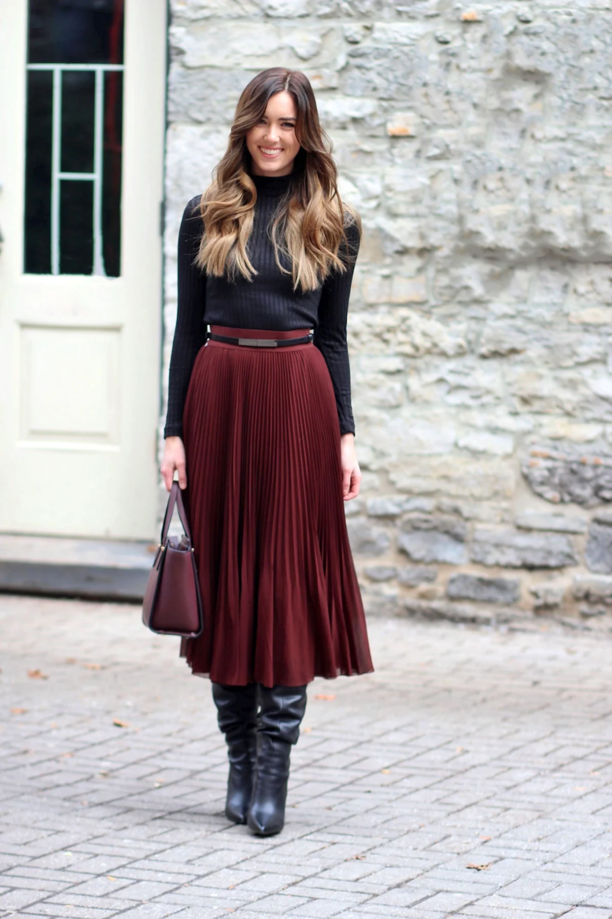 Плиссированная юбка с сапогами