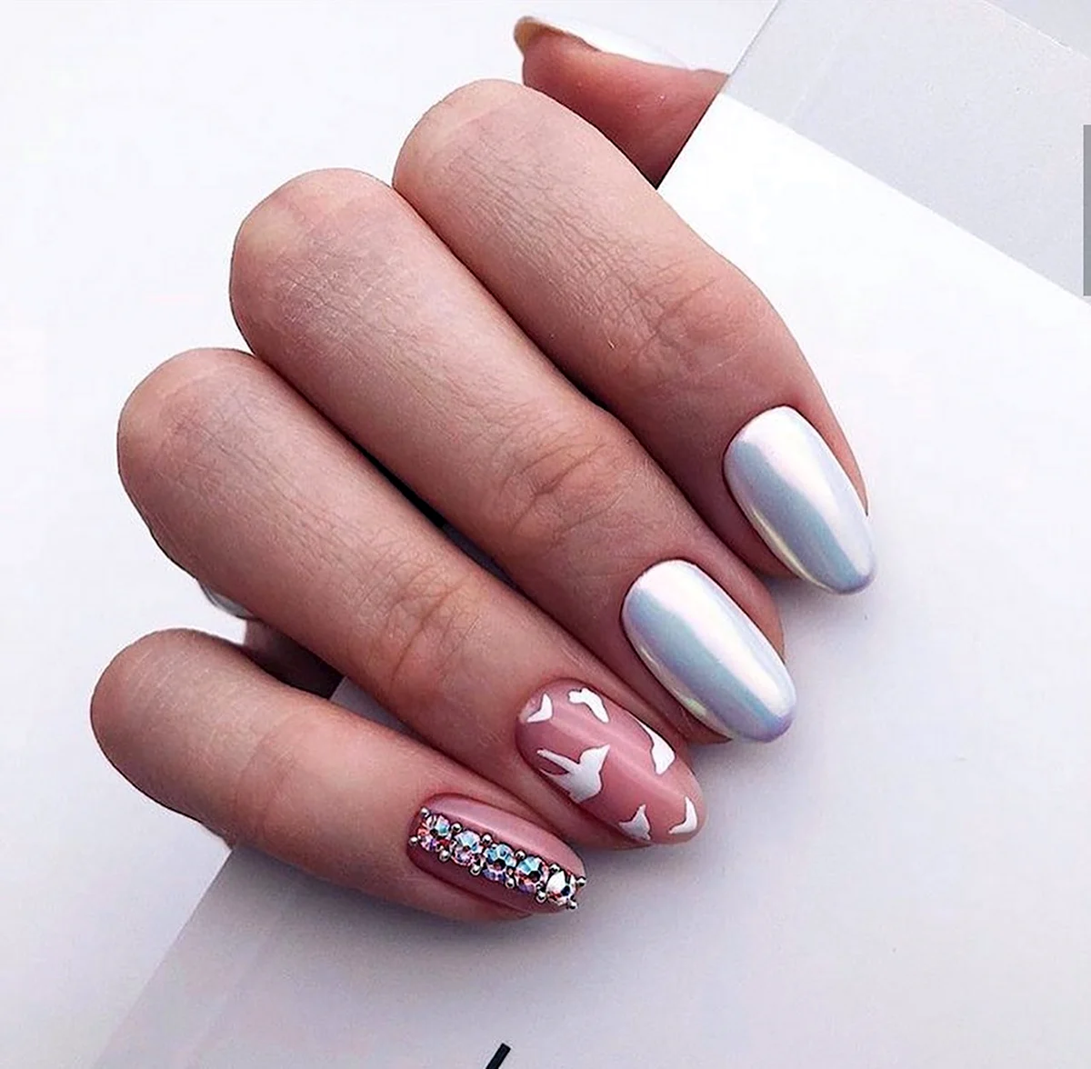 Нежный розовый маникюр с втиркой