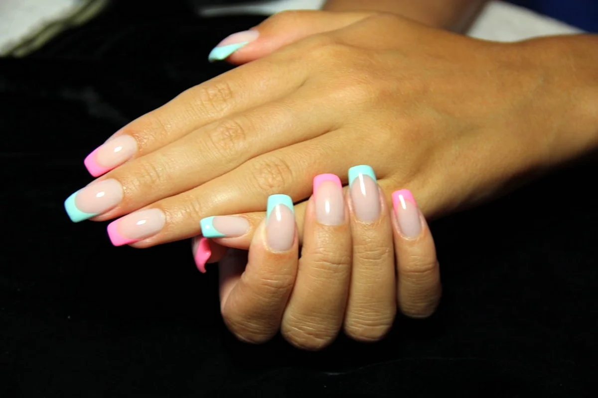 Маникюр с разноцветными кончиками