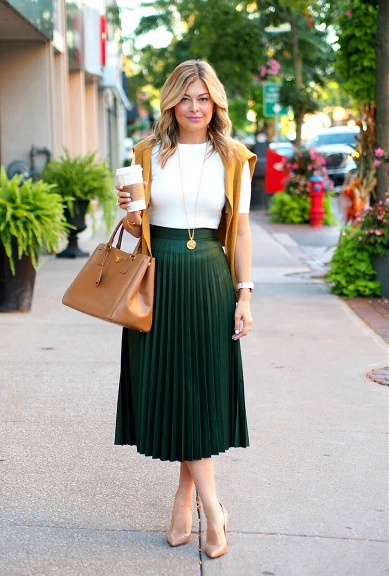 Зеленая юбка плиссе