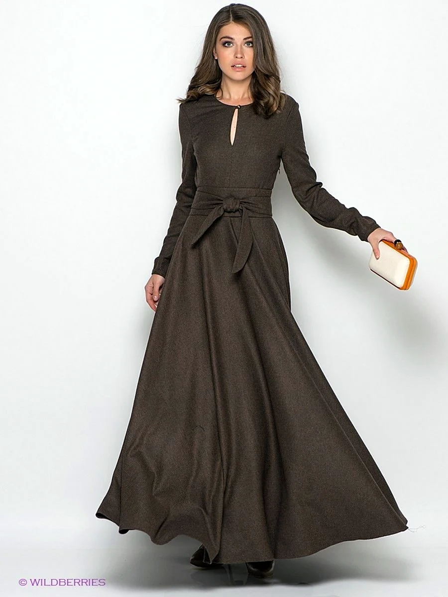 Платье с длинными рукавами